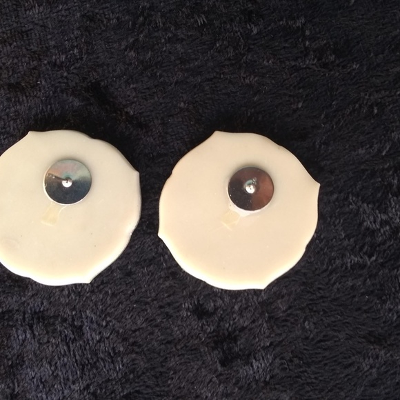 Vintage Genuine Shell Blue Pearl Earrings - Picture 5 of 5